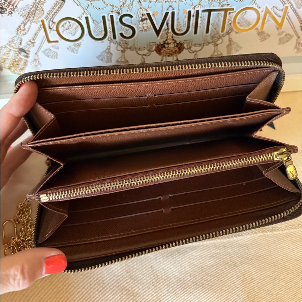 Louis Vuitton Monogram Large Zipper Wallet Purse - Picture 6 of 16